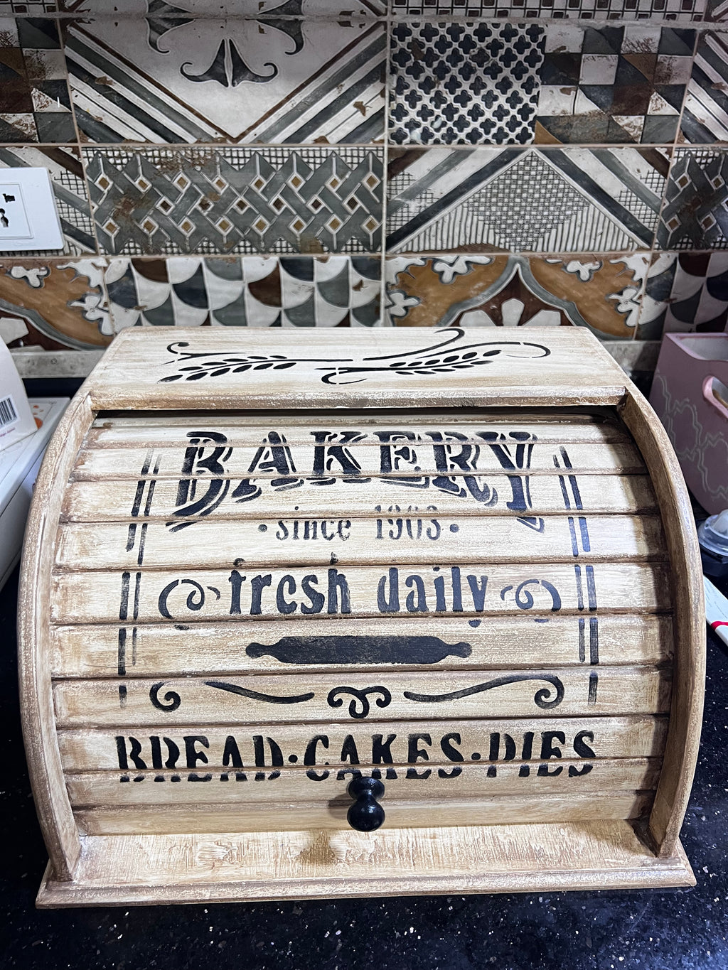 FRENCH BREAD BOX | عَيَّاشَة فَرَنْسِيَّه